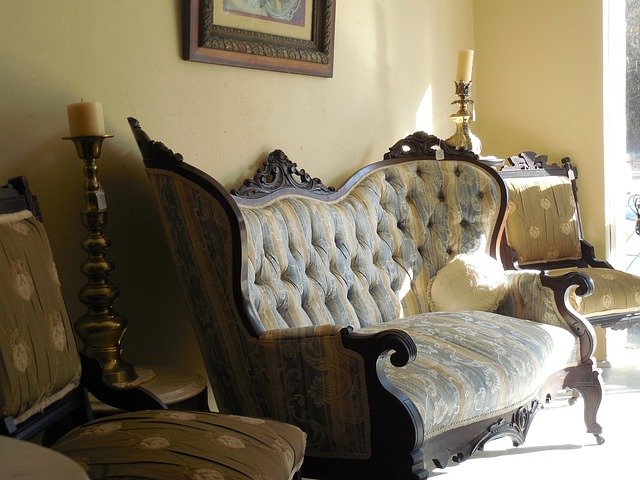 starožitný gauč